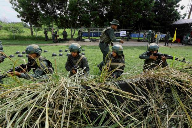 Venezuela holds drills to train citizens in weapon handling