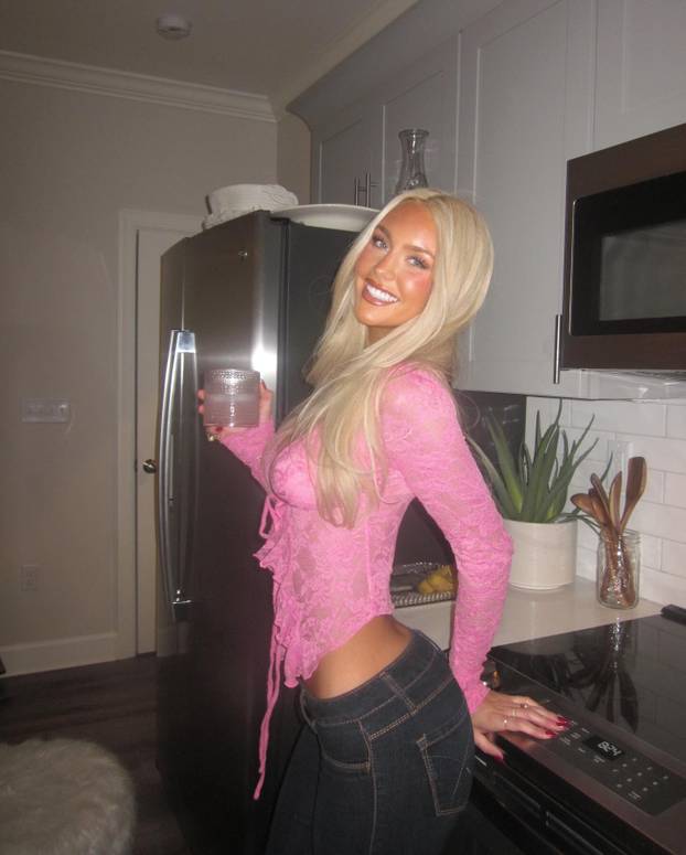 FOTO Otkrili ring djevojke za boksački spektakl. Jedna ima diplomu, druga se već skinula