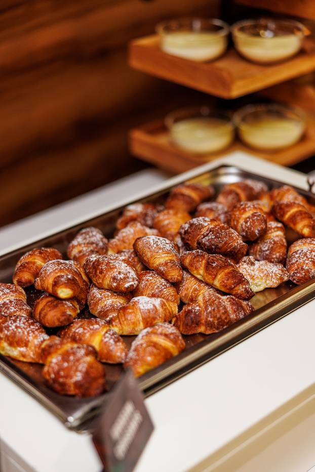 FOTO Zavirite u prvi brod-hotel u Hrvatskoj: Noćenje na ovom brodu u Rijeci ima posebnu čar