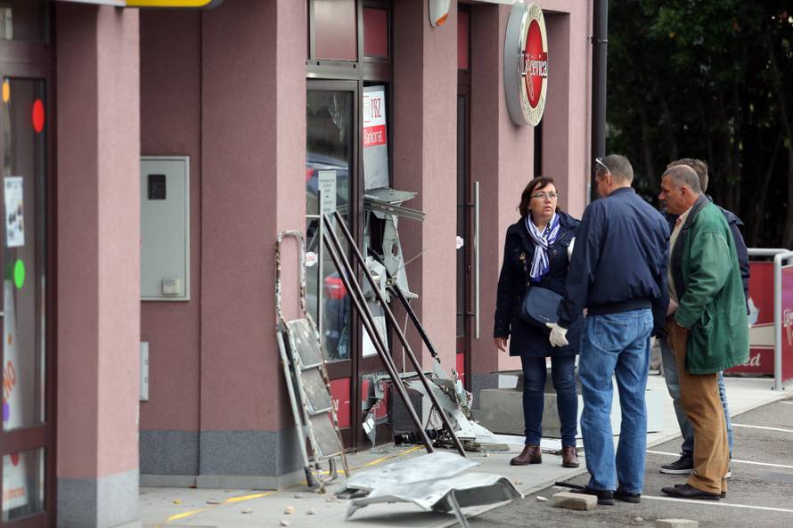 Rijeka: U ranim jutarnjim satima raznesen bankomat u mjestu Äavle