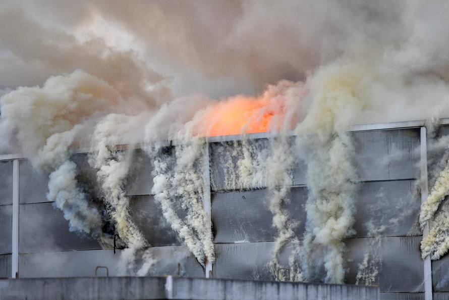 U industrijskoj zoni u Pribislavcu izbio je veliki požar