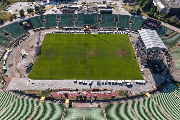 Zagreb: Pogled iz zraka na travnjak stadiona Asim Ferhatović Hase nakon tri koncerta Dine Merlina