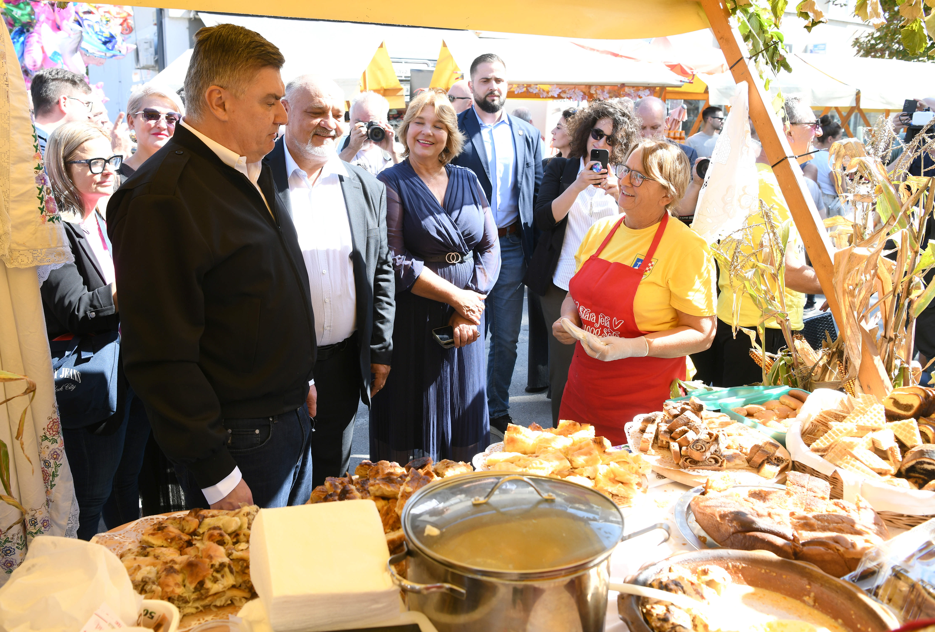 Milanović u Dugom Selu kušao tradicionalna jela iz tog kraja