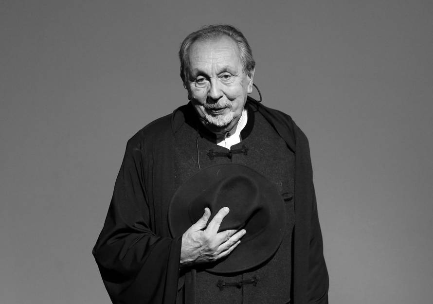 Špiro nakon smrti supruge nije tražio drugu, a žalio je što se kasno oženio i nije imao i kćer