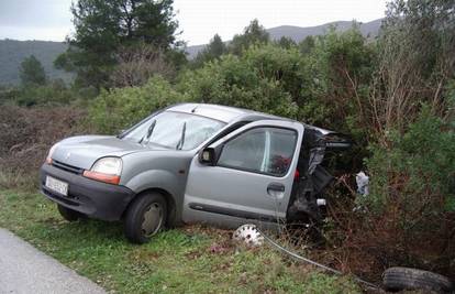 Vozač teretnjakom zdrobio Renault i ubio dječaka (3)