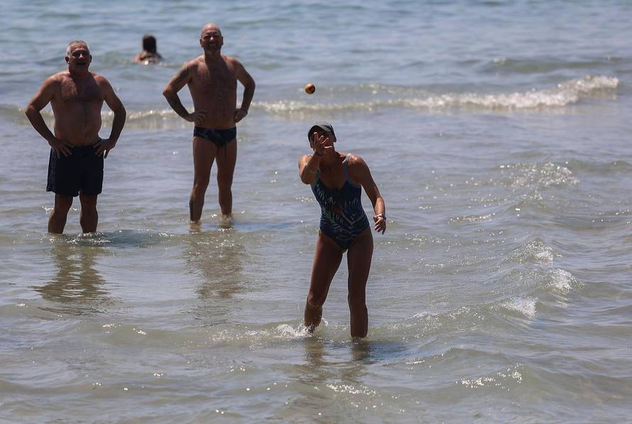 Split: 34 stupnja Celzijevih mnoge su Splićane natjerali na plaže