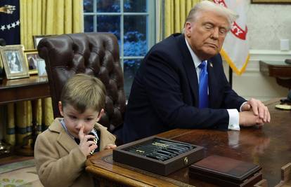 Trump zamijenio stol po kojem je Muskov sin obrisao nos