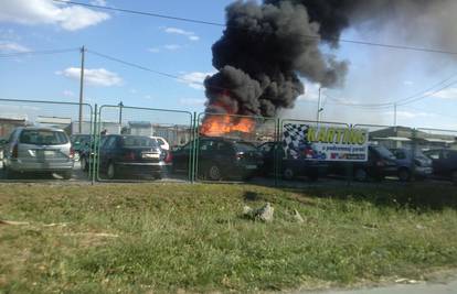 Gorjeli šatori na autotržnici u Osijeku, nitko nije ozlijeđen