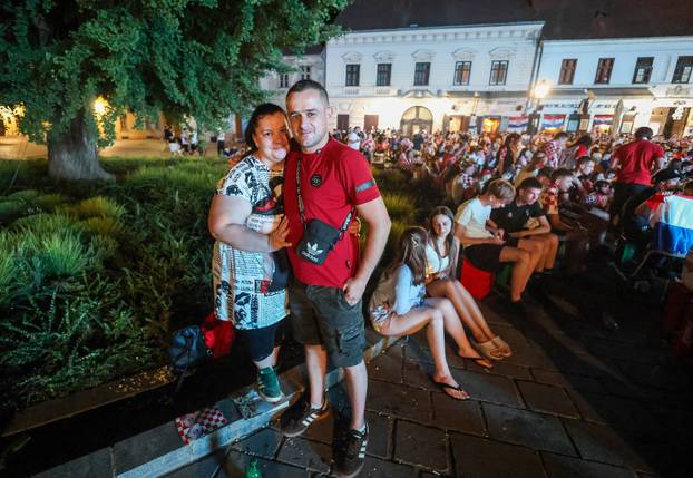 Osijek: Navijači gledaju utakmicu između Paname i Hrvatske