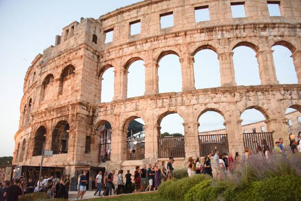 Pula: Prljavci napunili Arenu
