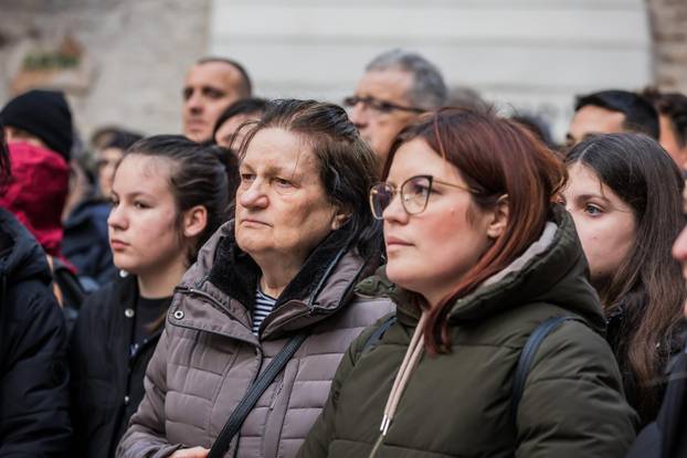 Završena procesija Za križen na Jelsi 