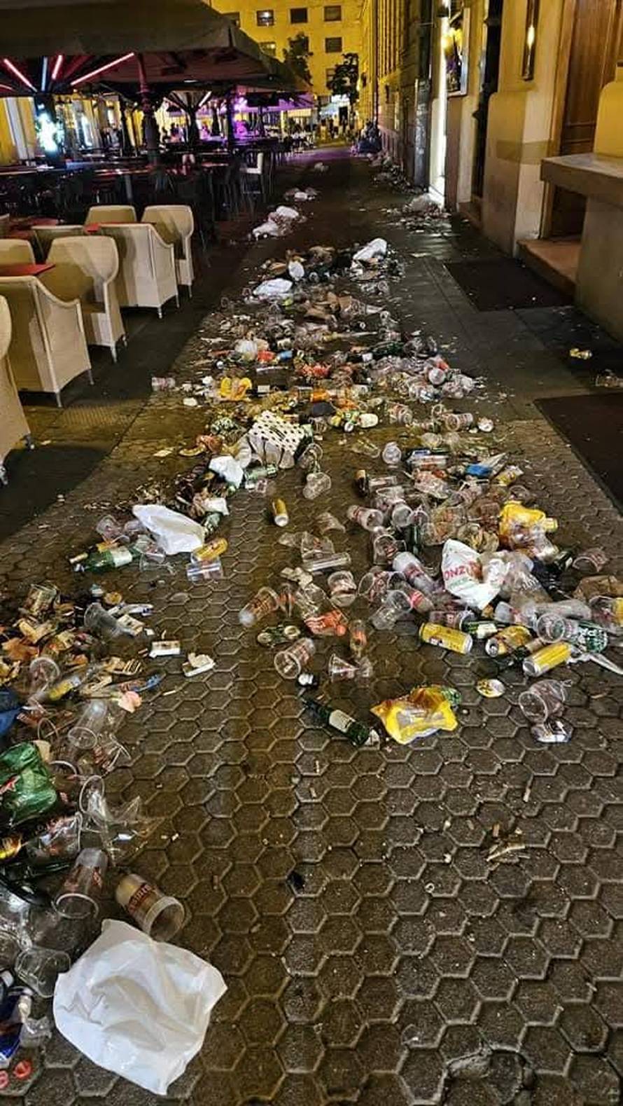 Tužne slike centra Zagreba uoči Thompsonova koncerta: 'Ovako se voli Hrvatska, dom? Grozno'