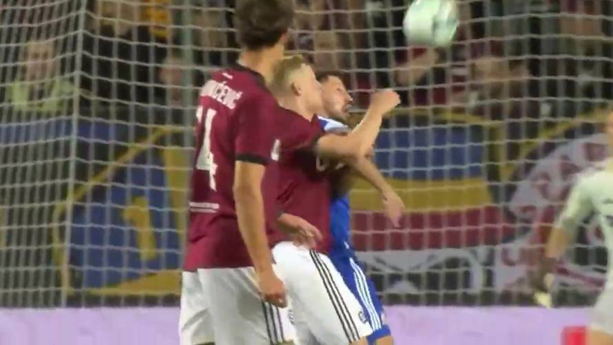 ANKETA Je li to trebao biti penal za Dinamo? Pogledajte trenutak koji je možda odlučio tko prolazi