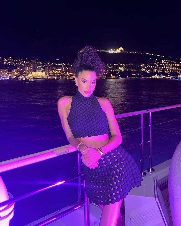 Bujnoj manekenki ne smetaju centimetri talijanske zvijezde