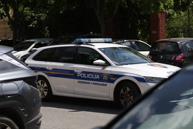 Osijek: U zgradu USKOK-a u tijeku je privođenje uhićenih osoba u Novoj Gradiški