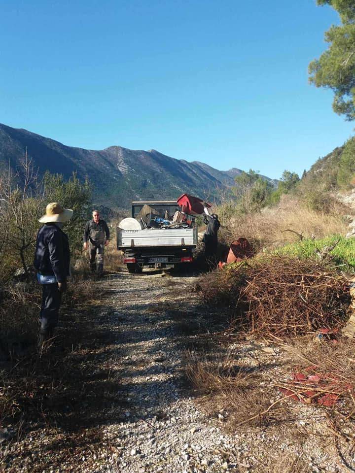 Za moje čisto polje: U Vrgorcu su natrpali kamion - krame