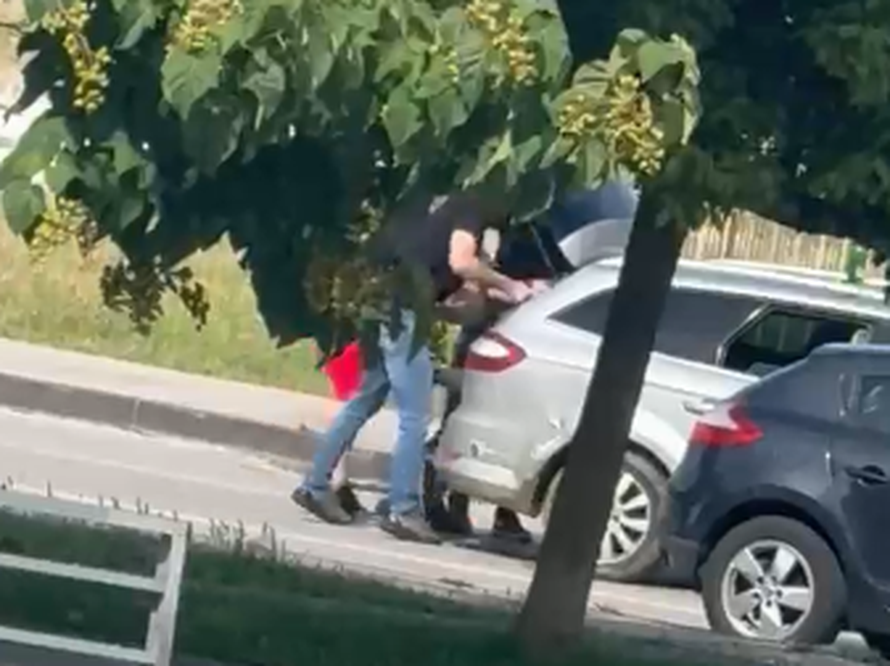 ŠOKANTNA SNIMKA Oteli su ga usred dana kod Arene Centra i strpali u gepek. Svi su uhićeni!