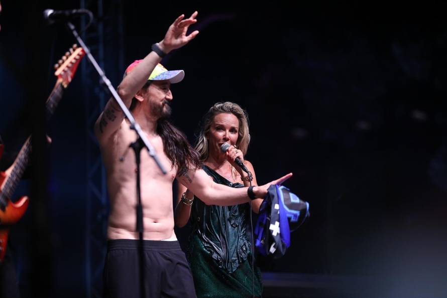 Umag: Steve Aoki pridružio se na pozornici Maji Šuput 