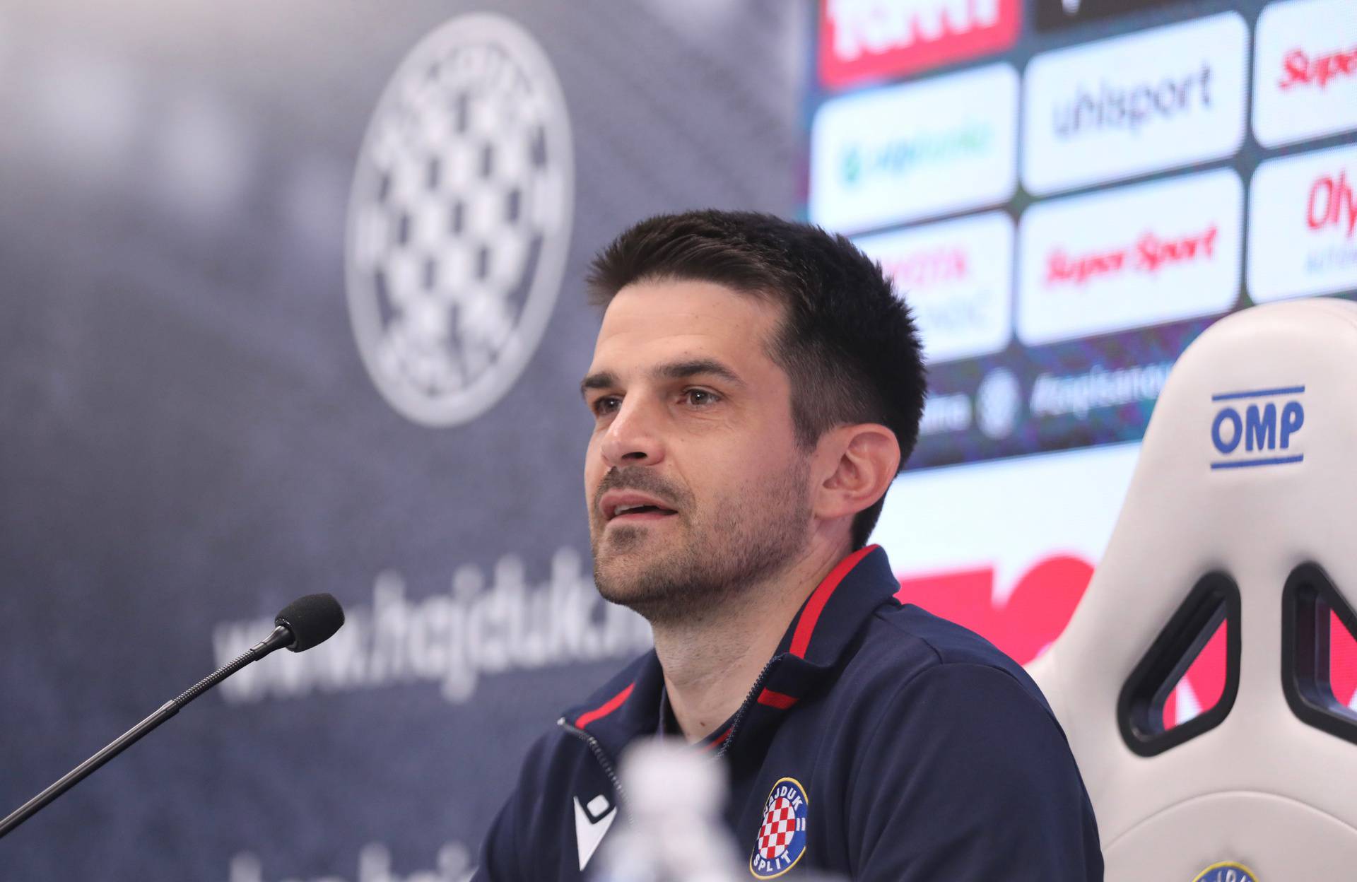 Split: Trener Hajduka Jure Ivanković održao konferenciju za medije