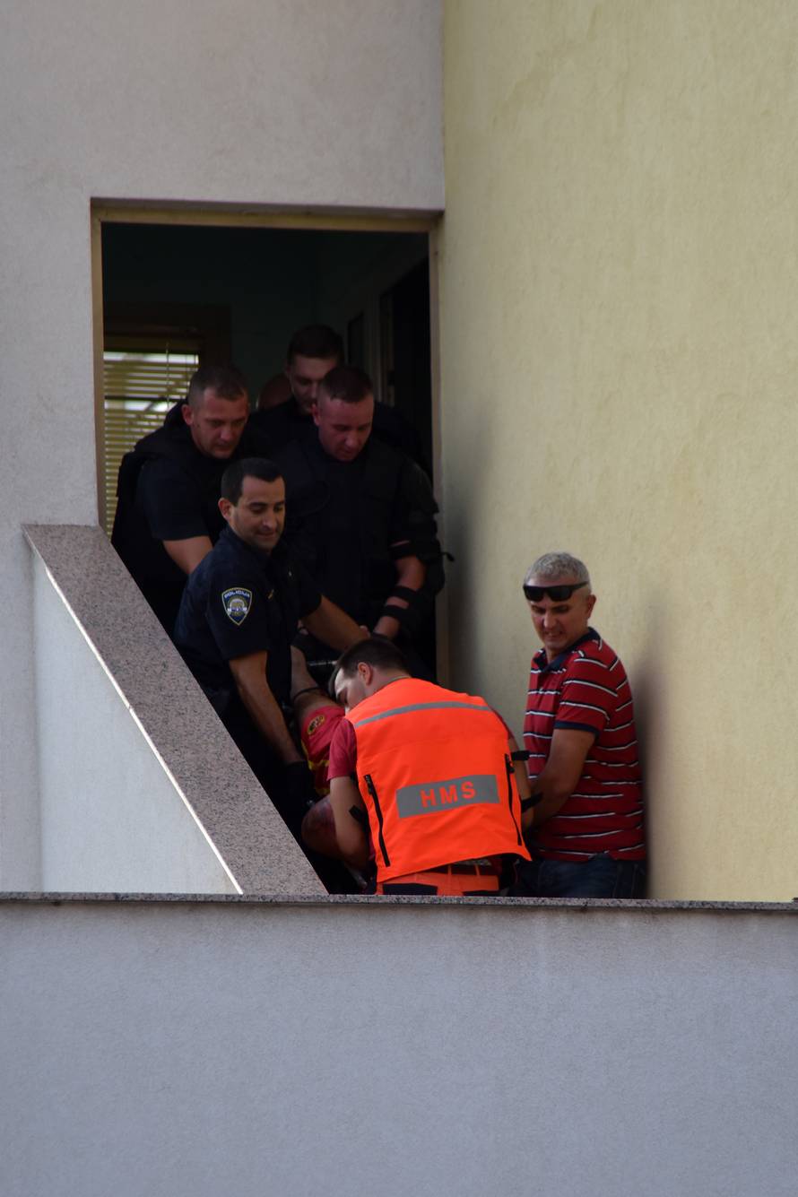 Pula: MuÅ¡karac prijetio oruÅ¾jem i rezao se, policija ga uhitila