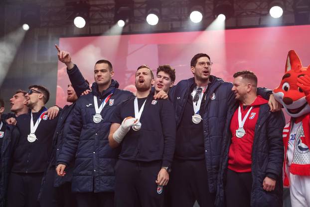Zagreb: Hrvatska rukometna reprezentacija stigla na svečani doček na Trgu bana Josipa Jelačića