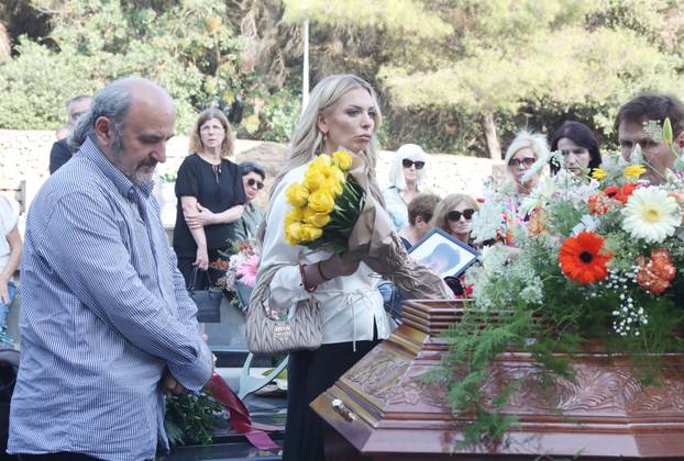 Rogoznica:Posljednji ispraæaj Ivice Karabatiæa, oca Ave Karabatiæ. 