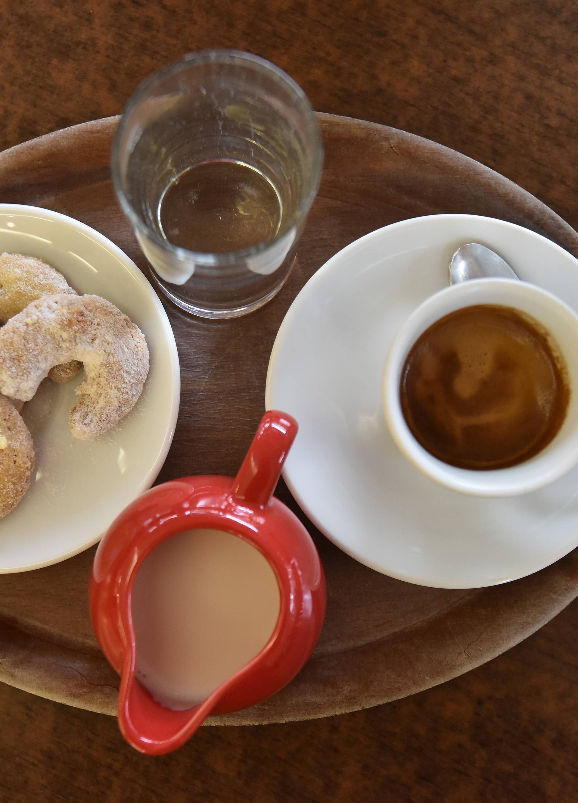 Linina slatka tajna: Svaki dan tri vanilin kiflice i espresso...