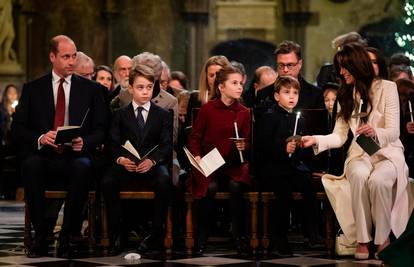 Princ William i Kate čestitali su Božić preslatkom fotkom djece