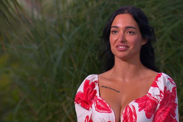 FOTO 'Savršena' Laura ima novi imidž: Pogledajte kako sada izgleda, fotkala se i bez šminke!