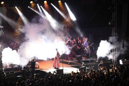 FOTO Veliki koncert Leta 3 na ŠČalati: Zlatni traktor zasjao na pozornici, okupilo se mnoštvo