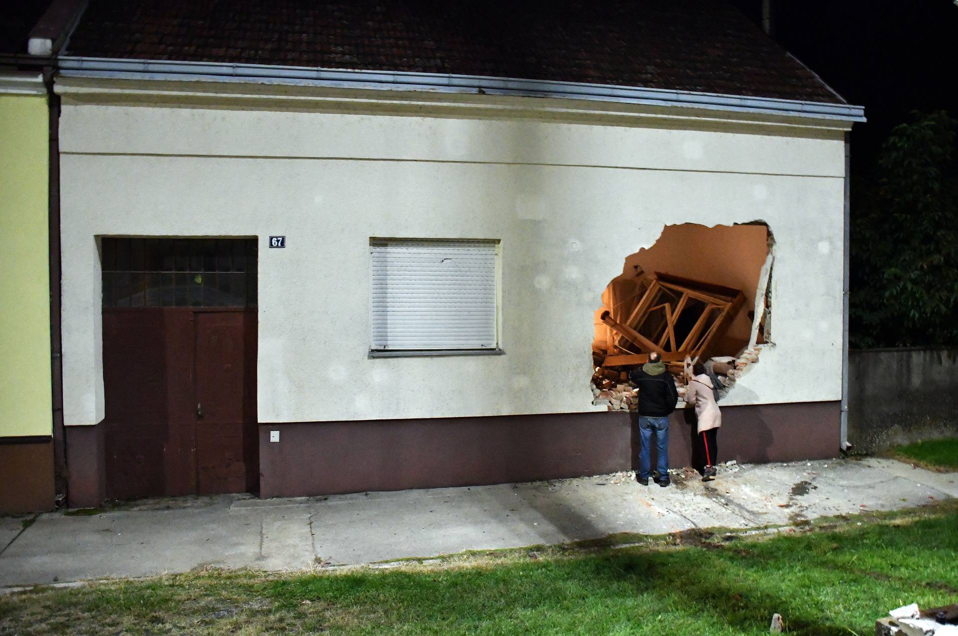 Nova Gradiška: Zabio se automobilom u kuću i poginuo