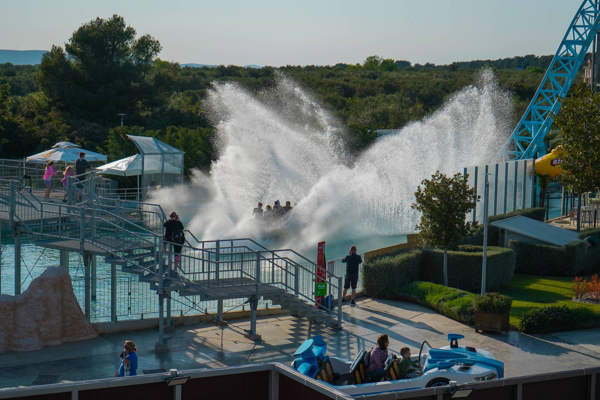 Kroz plave šine, rudnike, svemir ili u vodu? Roller Coasteri Fun Parka Biograd sve to mogu!