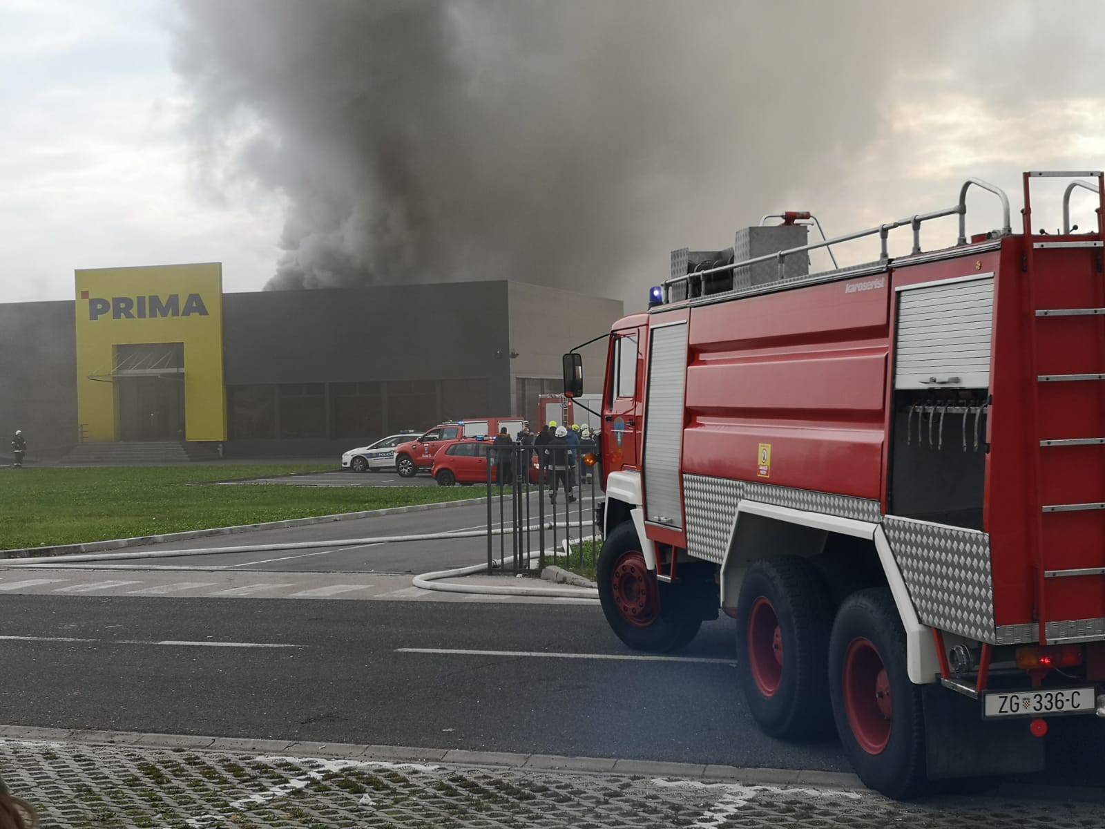 Gori 'Prima'  u Zagrebu: Požar će gasiti sve do kasno navečer