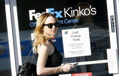 Lindsay Lohan u prozirnoj majici pokazala bradavice