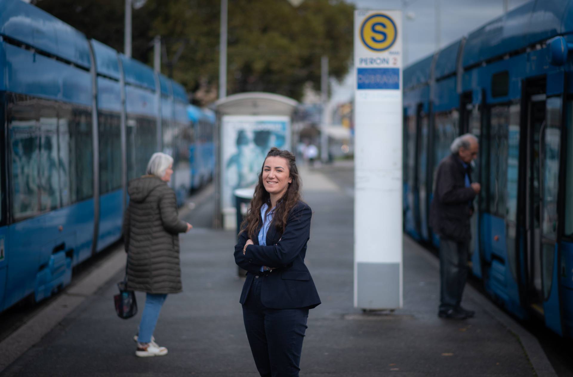 Zagreb: Vozačica tramvaja Matea Bijelić pomogla je slijepom paru preći cestu