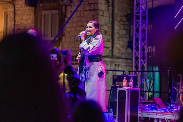 Split: Koncert Nine Badrić na splitskoj pjaci