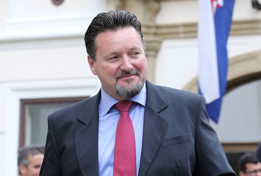 'Volio bih da je i za mene neki od tih auta koje Vlada kupuje'