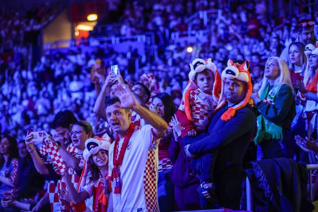 Zagreb: Navijači na susretu Hrvatske i Slovenije na IHF Svjetskom rukometnom prvenstvu 2025.