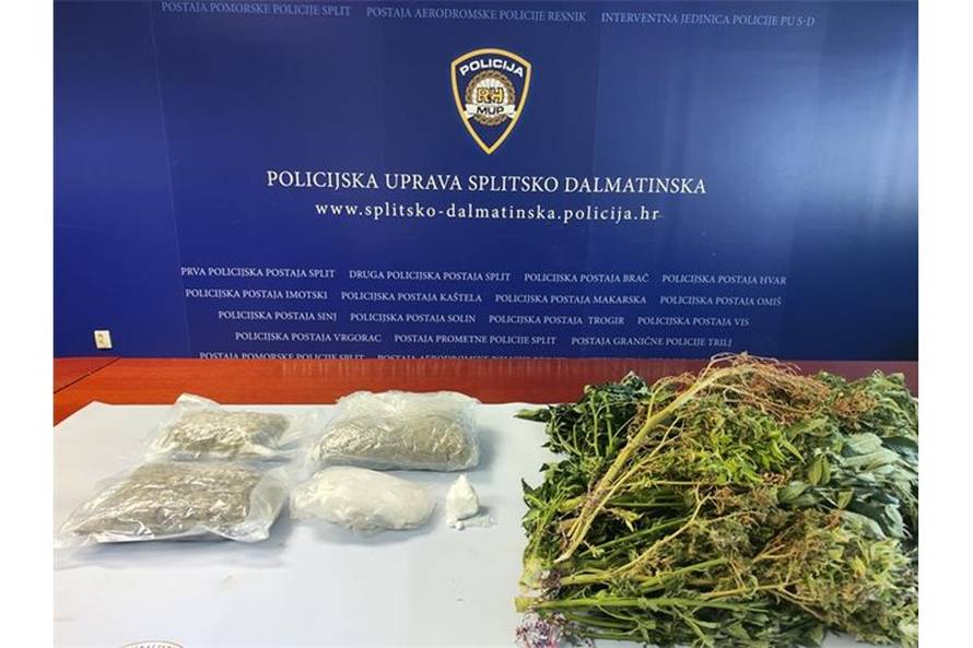 VIDEO Splitska policija kod četvero ljudi našli hrpu droge