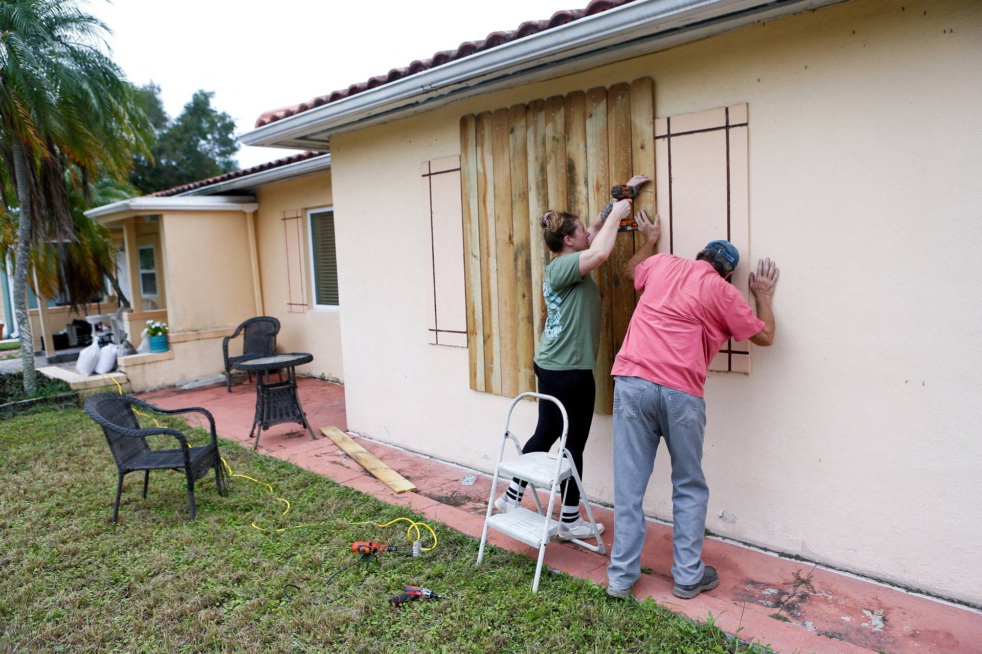 People prepare for the arrival of Hurricane Milton, in St. Petersburg, Florida