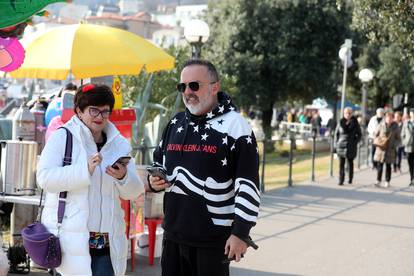 Tony Cetinski šetao Opatijom s osmijehom na licu nakon što su mu otkazali koncert u Sarajevu