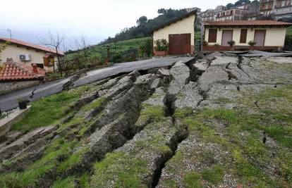 Italija: Klizište je uništilo zgradu, evakuirali 60 ljudi