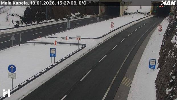 FOTO Pogledajte situaciju na autocestama: Snijeg još pada, stvara se poledica, ima i magle