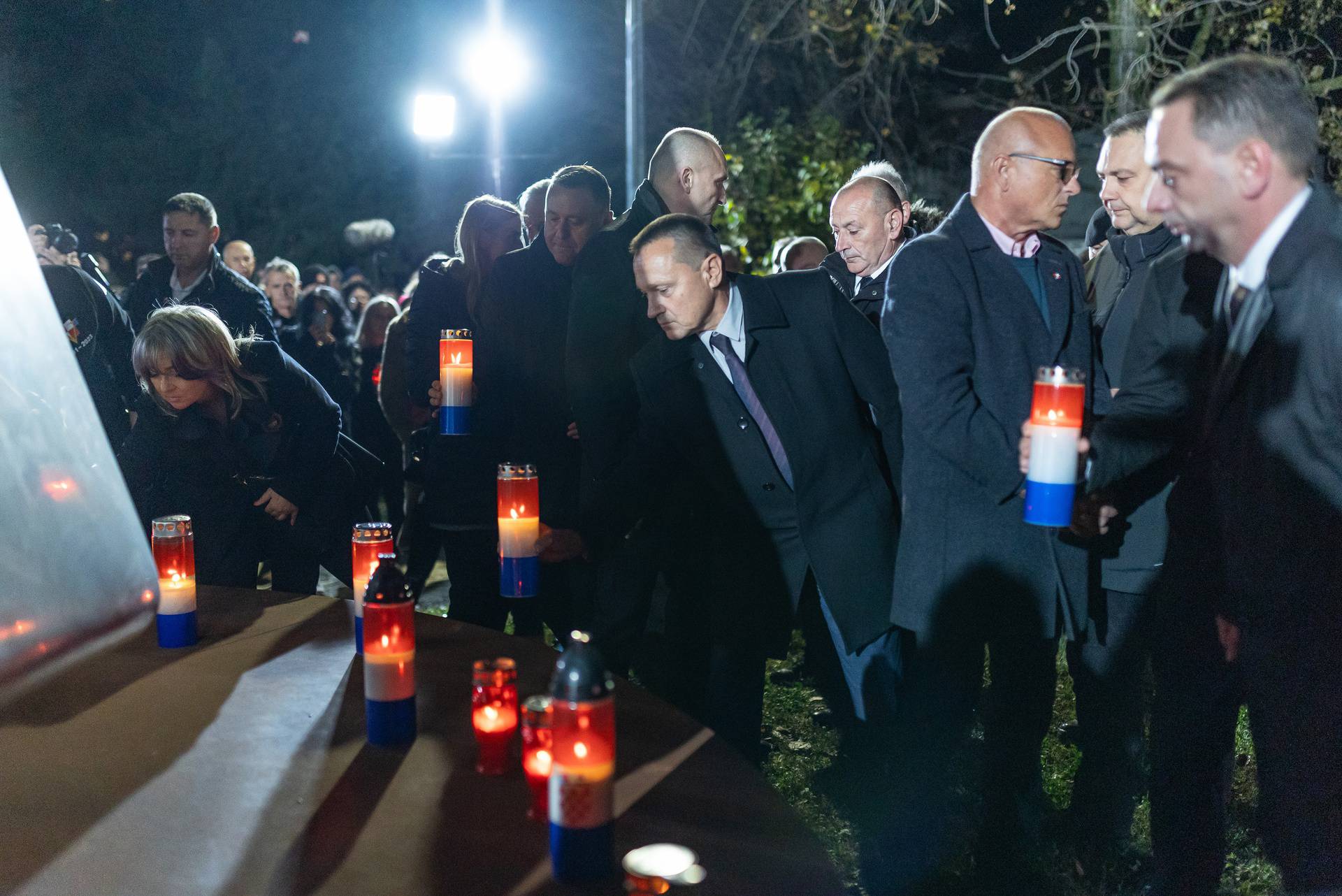 Vukovar: Središnja komemoracija u sklopu Dana sjećanja na žrtvu Vukovara 1991. započela je u krugu Nacionalne memorijalne bolnice