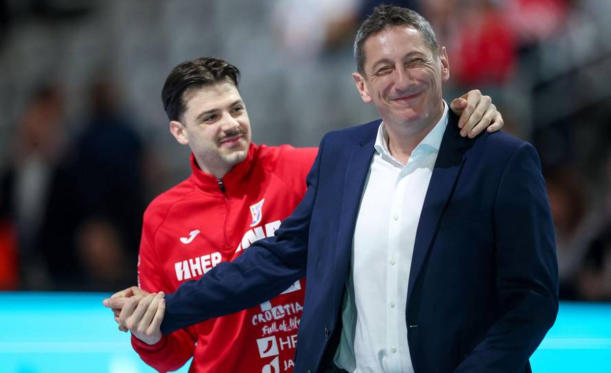 Zagreb: Bivši rukometaši Igor Vori i Mirza Džomba na utakmici Hrvatska - Češka