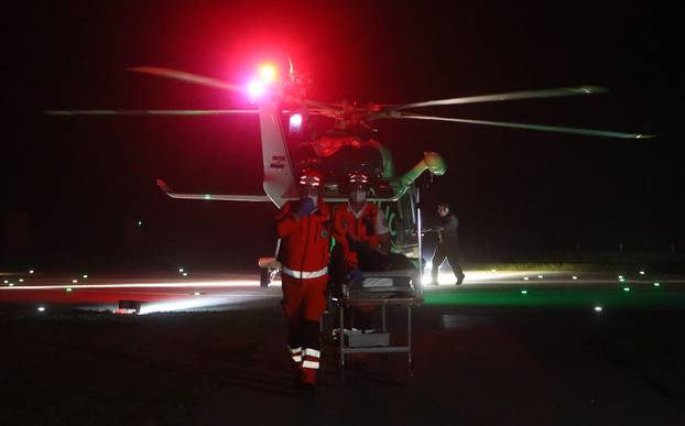 Karlovac:  Noćnim pokaznim slijetanjem otvoren helidrom karlovačke Opće bolnice