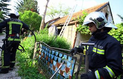 Zagreb: Starica iz kuće u plamenu spašavala susjedu