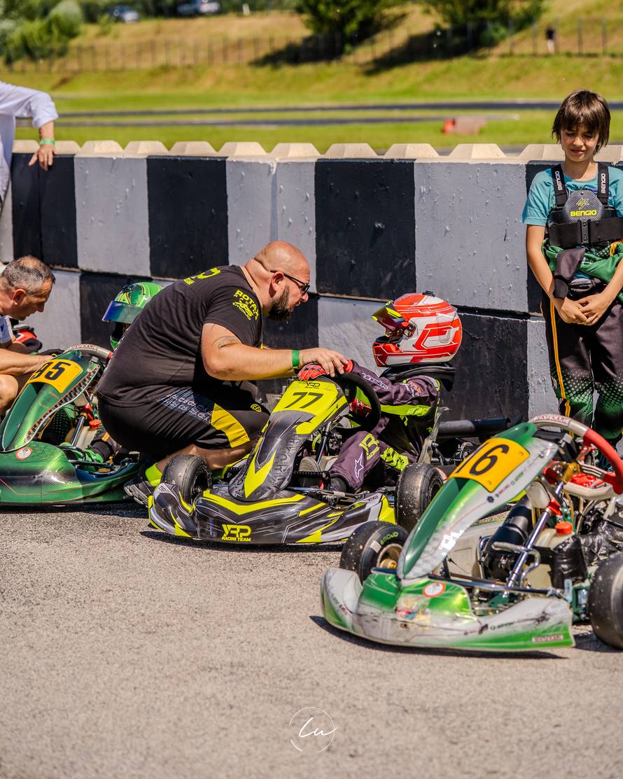 Hrvatski karting dobiva novu zvijezdu: Ivan Janičijević (11) oduševljava rezultatima...