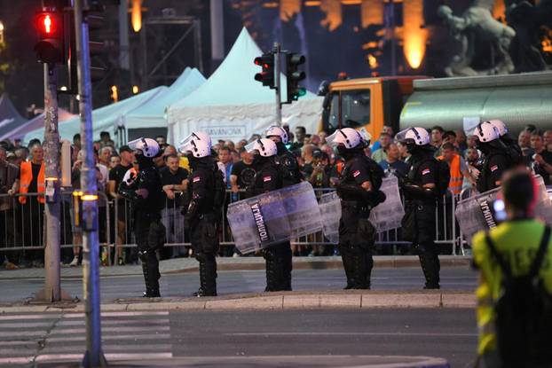 Policijske snage na velikom studenstskom prosvjedu u Beogradu