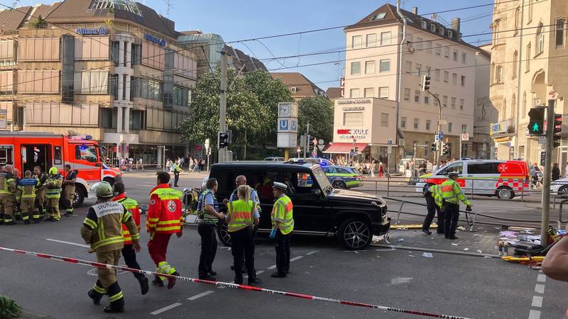 Žena podlegla ozljedama nakon naleta auta u Stuttgartu 15 pxl dpa 020525 132100888